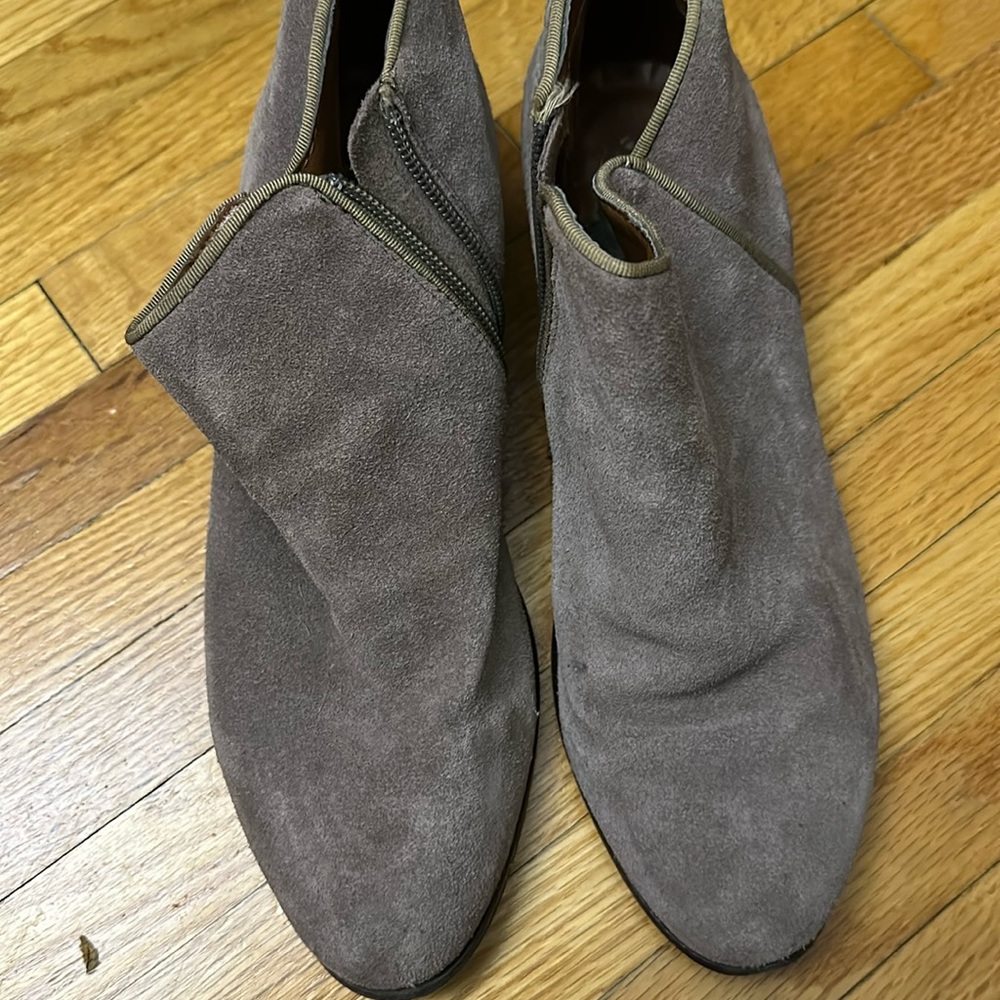 Khaki leather suede booties